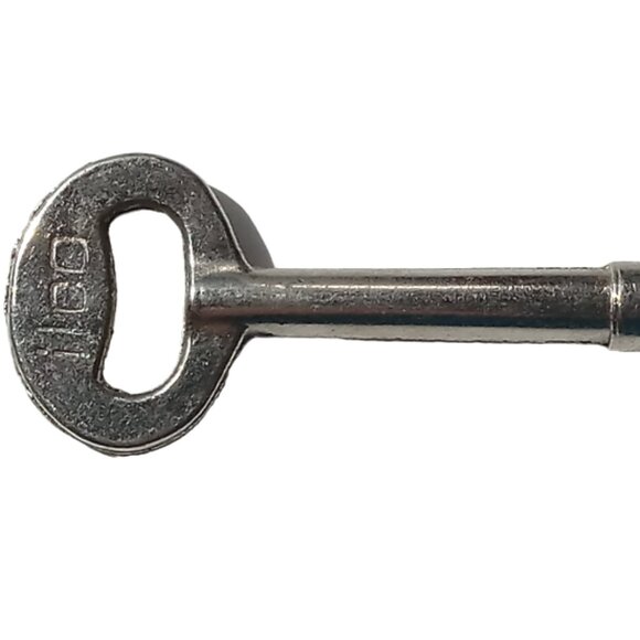 Antique Skeleton Key, Old Key, Vintage Silver Tone Key - Picture 3 of 9